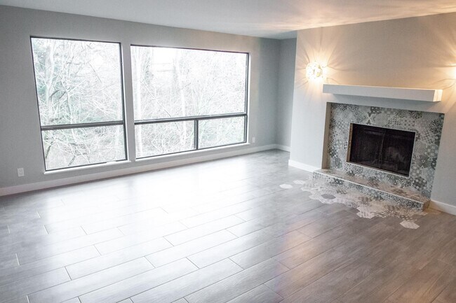 Building Photo - 3710 26th Pl W