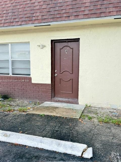 Building Photo - 7910 SW 10th Ct