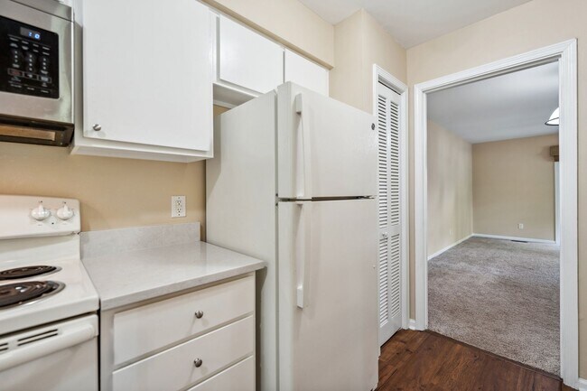 Building Photo - Take $500 off your first month! Charming 2...