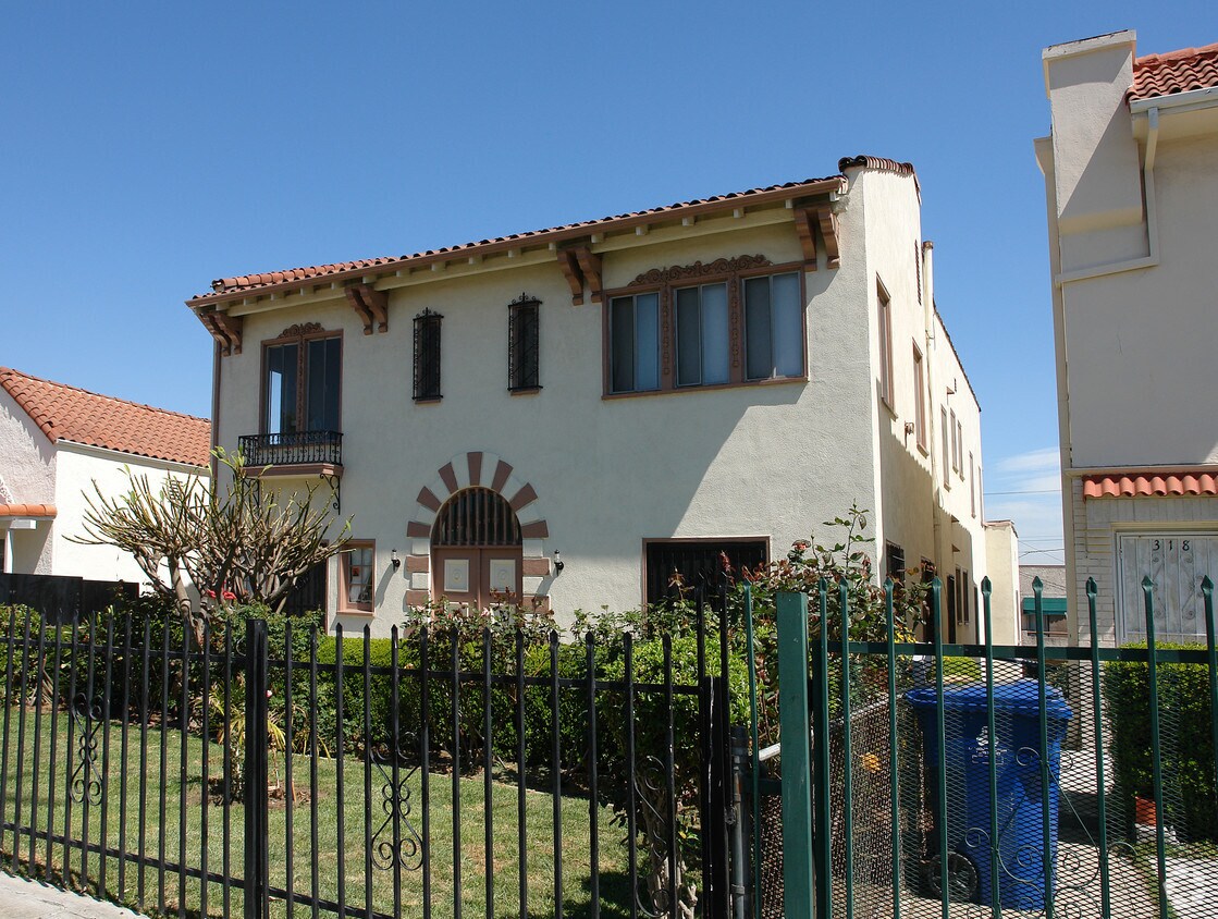 Foto del edificio - 320 N Alexandria Ave