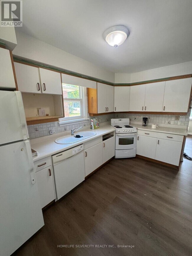 Building Photo - 276 Sunview St