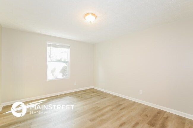 Foto del edificio - 694 Stoneside Dr