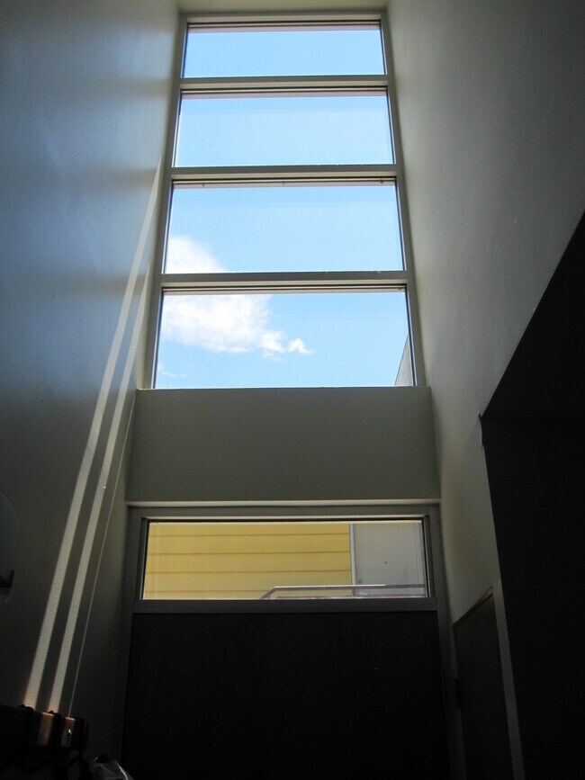 Foto del edificio - 1103 W 22nd 1/2 St