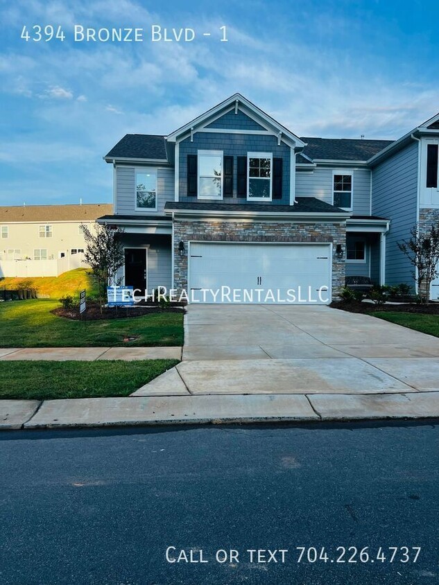 Foto principal - 4394 Bronze Blvd