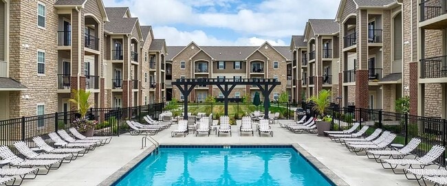 Building Photo - Valencia on Avery