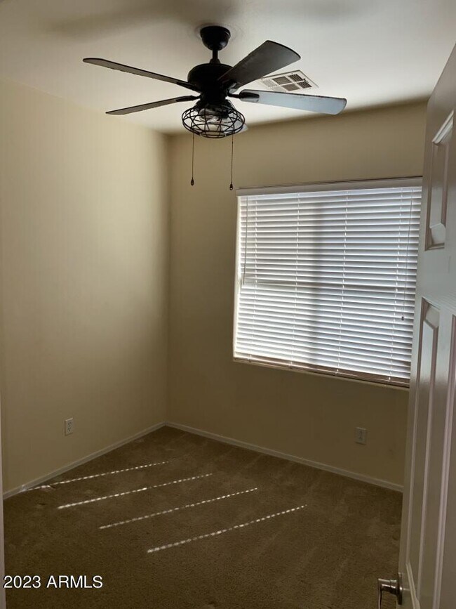 Foto del edificio - 4569 E Sundance Ave