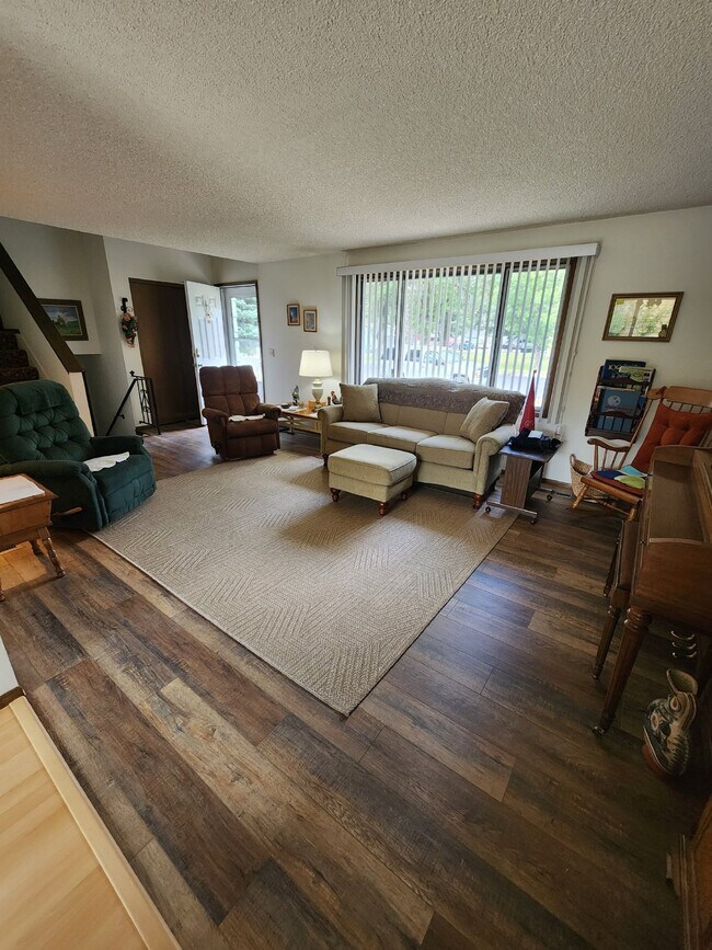 Foto del edificio - Furnished 3BR, 1.5BTH Centrally Located in...