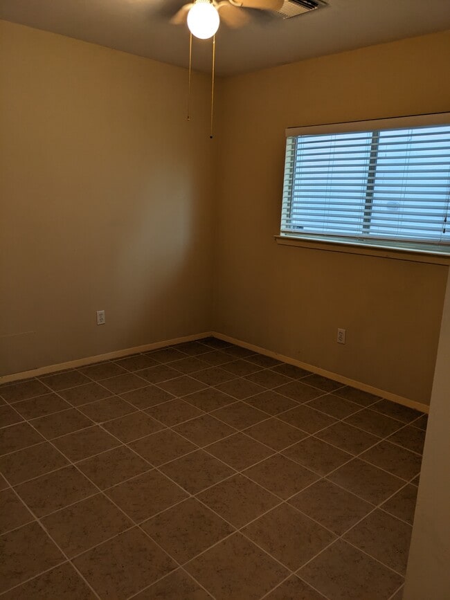 Room 2 - 6120 Lone Prairie Way