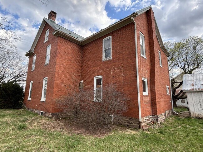 Building Photo - 1650 Old Harrisburg Rd