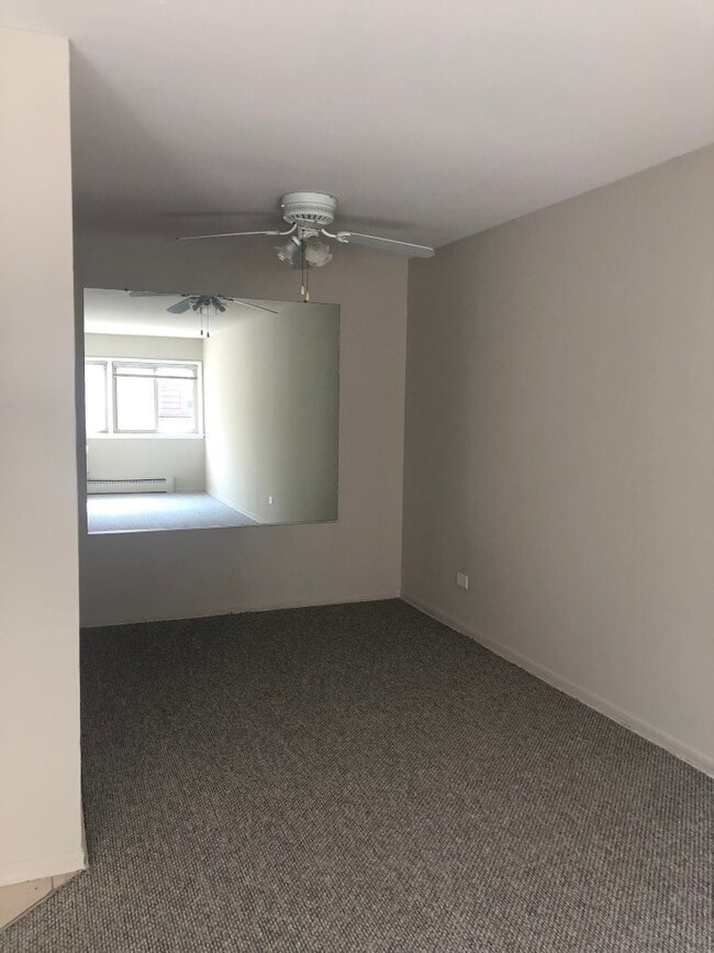 Foto del edificio - 2411 W Fargo Ave