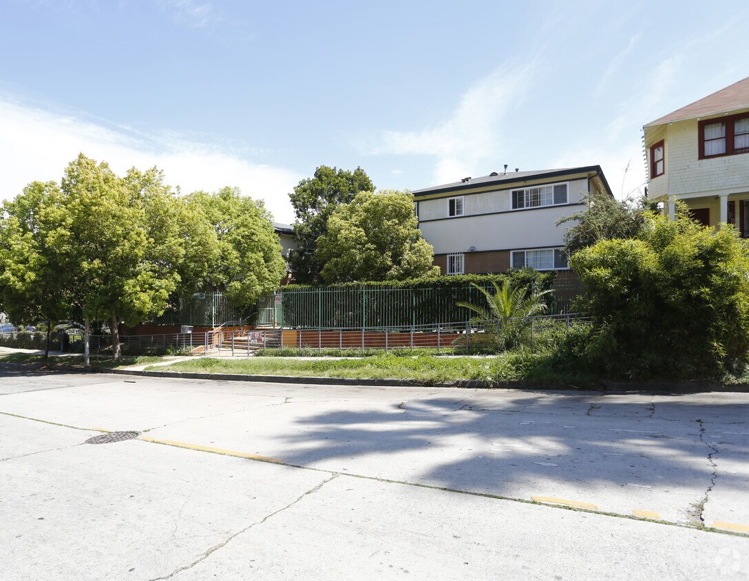 Foto del edificio - 912 S New Hampshire Ave