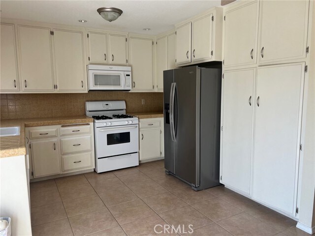 Building Photo - 448 Delle Dr