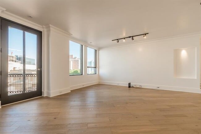 Building Photo - 75 Ponce De Leon Ave NE