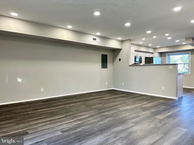 Building Photo - 313 Sweet Briar Ct