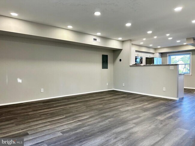 Foto del edificio - 313 Sweet Briar Ct