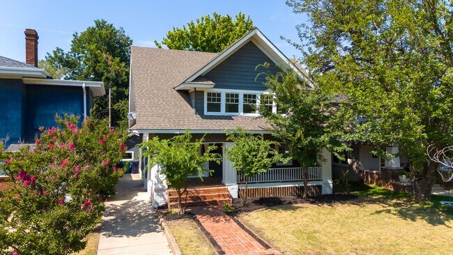 Foto del edificio - Must See Home in Mesta Park! Move in speci...