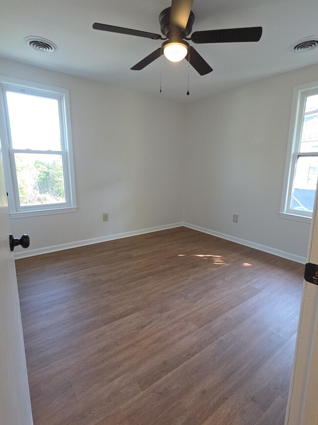 Building Photo - 411 W Cheves St