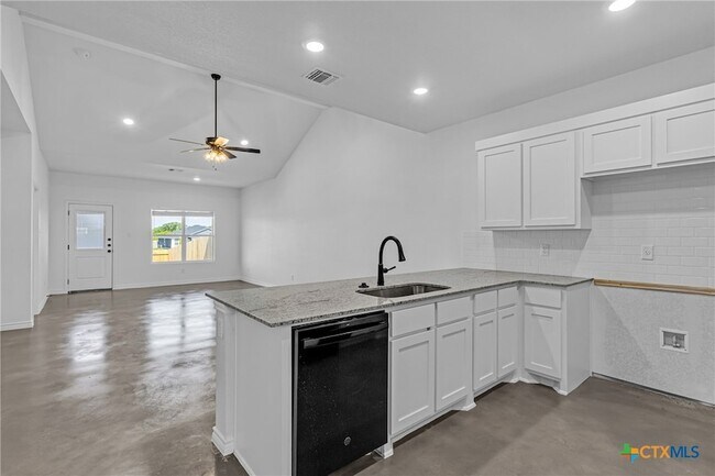 Foto del edificio - 907 Smoke Tree Ln