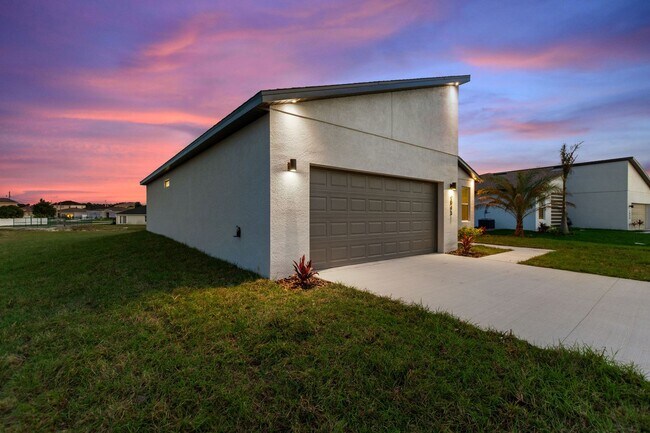 Building Photo - Newly Built Home! Modern, energy efficient...