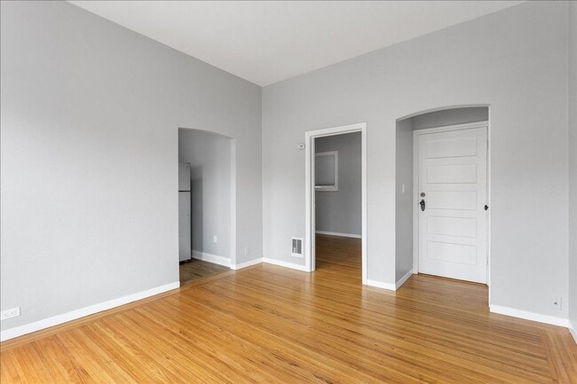 Building Photo - 2318 Santa Clara Ave
