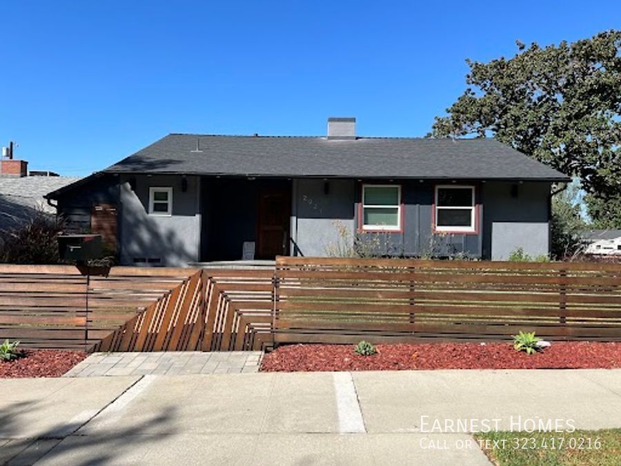 Primary Photo - 2921 N Frederic St Burbank, CA 91504