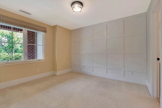 Foto del edificio - Beautiful Tri-Level 4 bedroom, 3.5 Bathroom, 2,150 SqFt Home in Downtown Campbell!