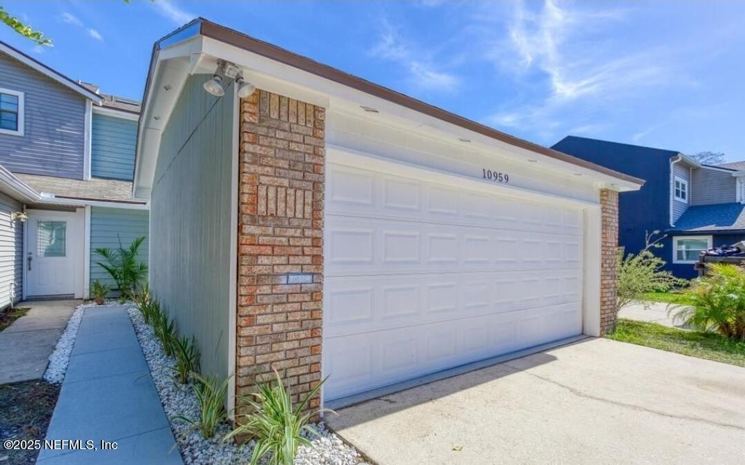 Primary Photo - 10959 Peppermill Ln