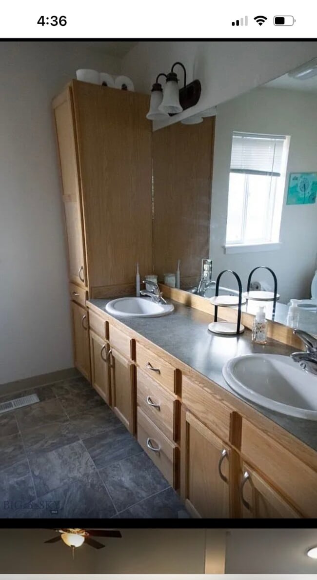 Building Photo - 1211 Hunters Way