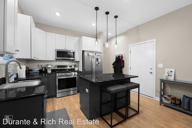 Building Photo - 2 br, 2 bath House - 1022 N. Marshfield Av...