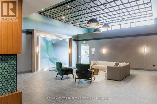 Photo du bâtiment - 450-450 Dundas St E