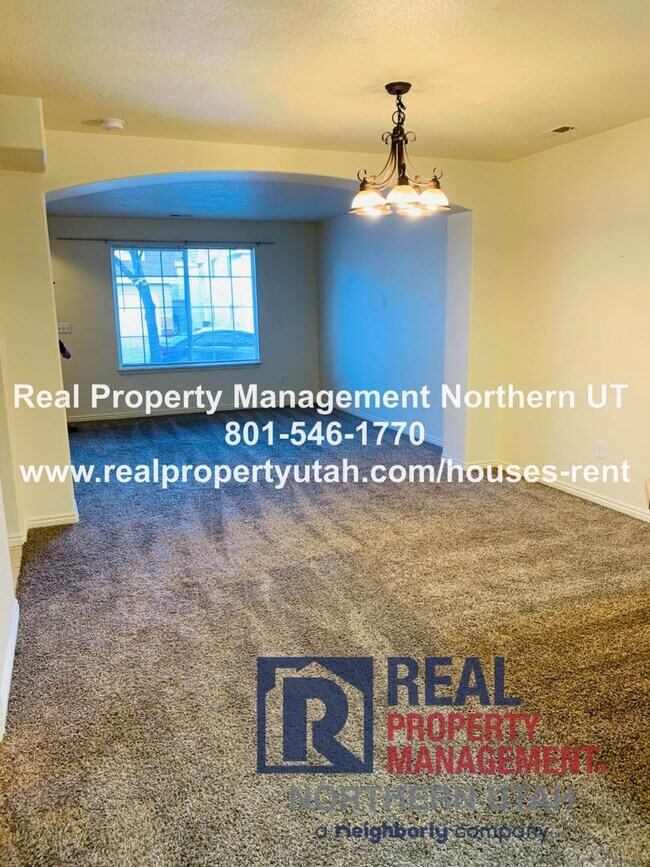 Foto del edificio - 3 Bedroom, 2.5 Bath Townhome Now Available