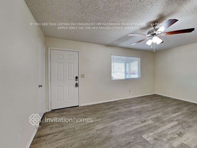 Building Photo - 208 N 100th Pl