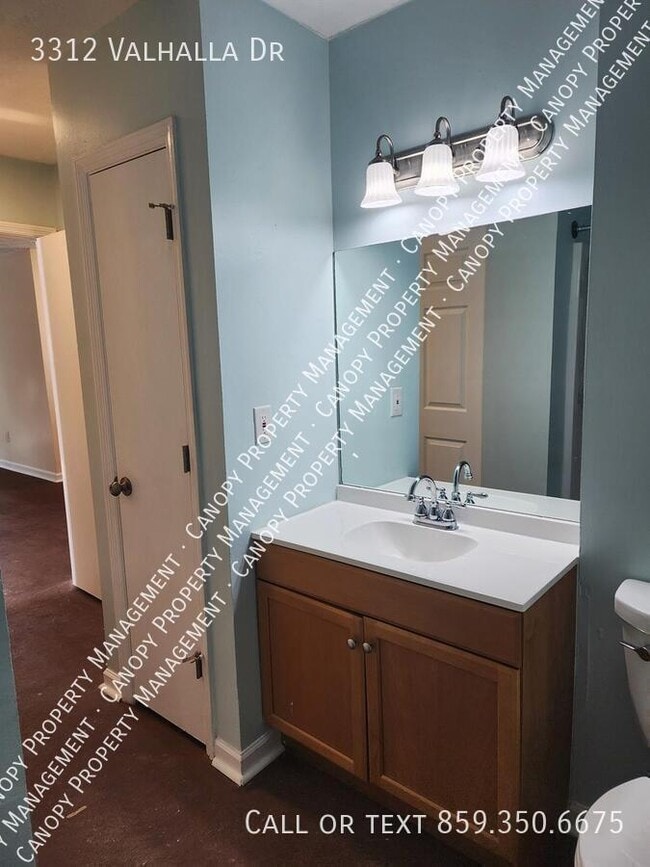 Building Photo - 3312 Valhalla Dr