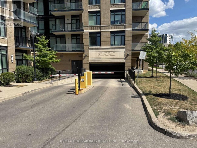 Building Photo - 131-131 Upper Duke Crescent