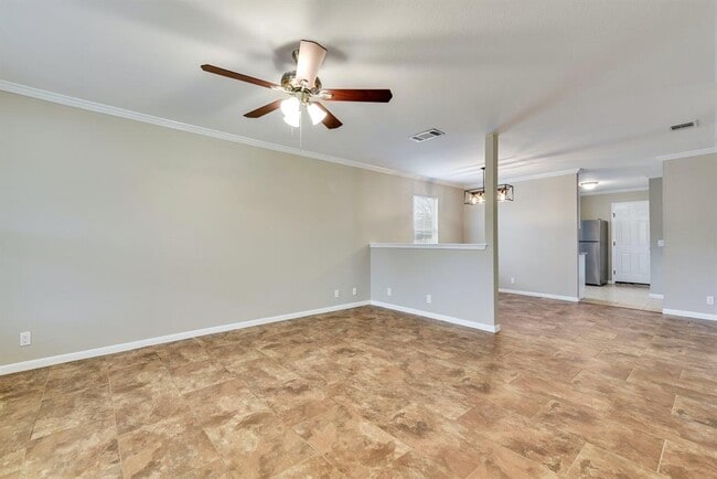 Building Photo - 3000 Meadow Ln