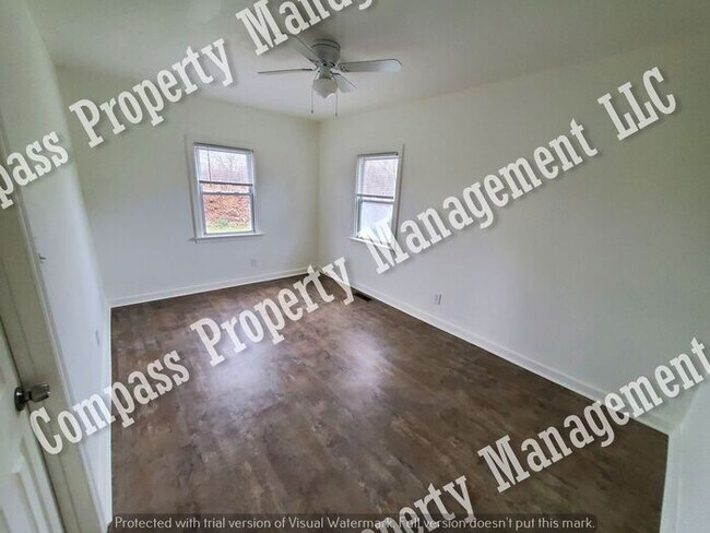 Building Photo - $1095 - 2 Bed, 1 Bath - Parkesburg