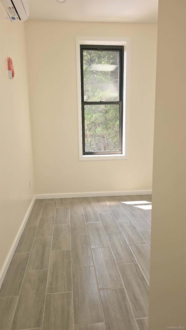 Foto del edificio - 72-16 62nd St