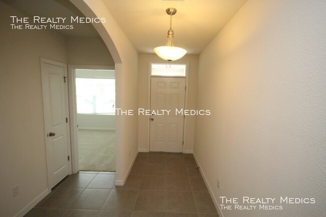 Building Photo - 9773 Pepper Tree Trail