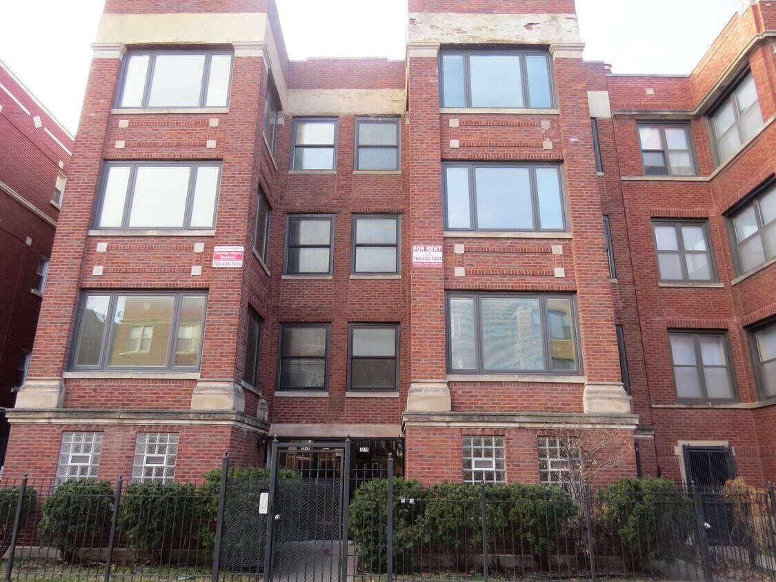 Primary Photo - 7010 S Clyde Ave