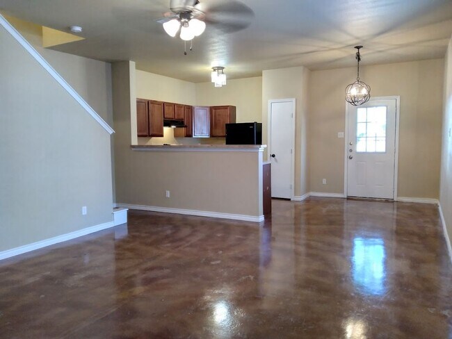 Foto del edificio - MUST SEE! 3 Bedroom 2.5 Bath Townhome in C...