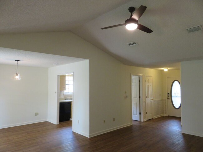 Building Photo - 432 Merlin Way
