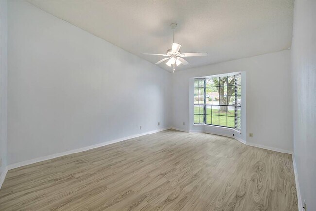 Building Photo - 1601 Faro Dr