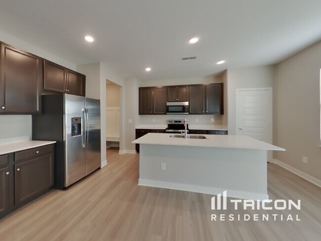Building Photo - 1303 Eton Wy