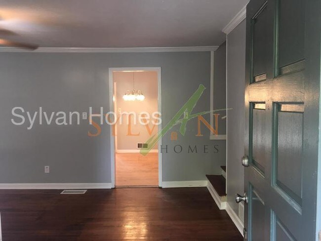 Building Photo - Come Home to 3 BR 2 BA Brick Split Level!