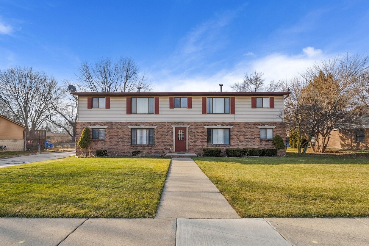 Primary Photo - 39471 Jefferson Avenue, Unit 4