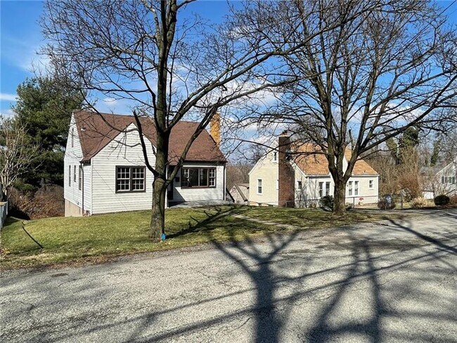 Building Photo - 637 3rd St