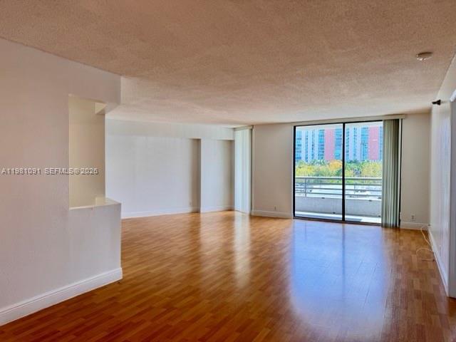 Foto del edificio - 3300 NE 191st St