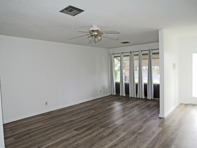 Foto del edificio - 322 Colony Ln
