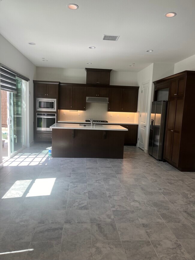 Kitchen - 28503 Freedom Ct