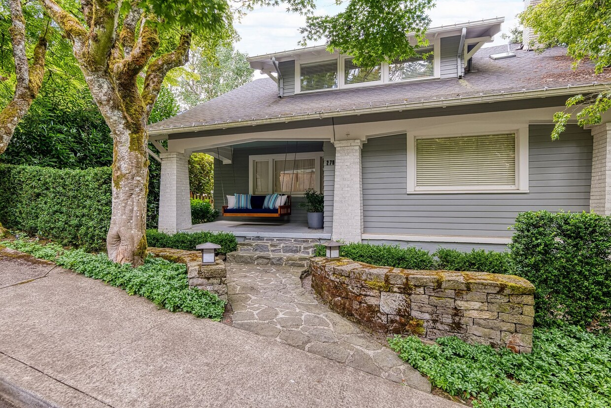 Primary Photo - Stunning Portland Heights Craftsman for Re...